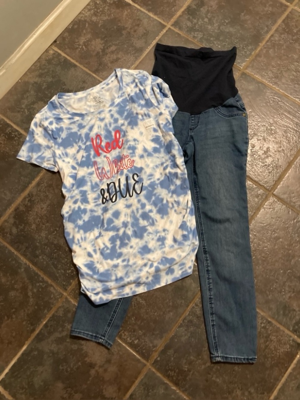 Women’s Maternity Jeans and T-Shirt Outfit Size M “Red White and Due”